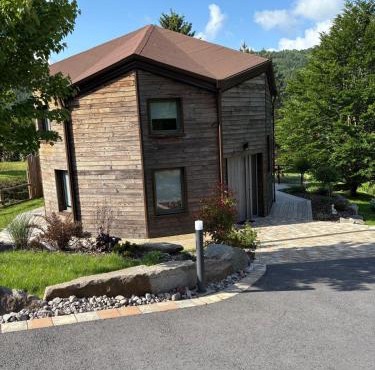 Gîte La Lanterne Location PMR Vosges avec spa, jacuzzi, vue montagne, 6 pers