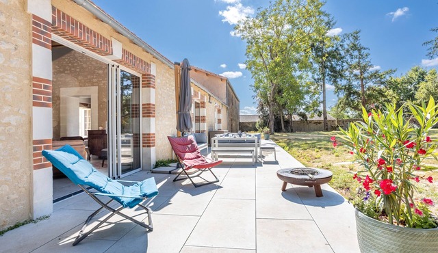 Gîte 'La Longère Near Puy du Fou' with Private Terrace, Shared Garden and Wi-Fi
