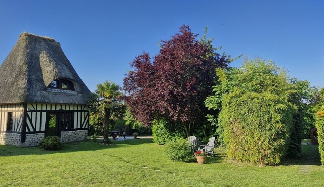 Gîte La Petite Chaumière near Honfleur, 2–5 guests, with pool