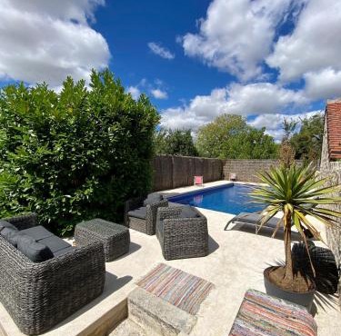 Gîte "La petite pompe" avec piscine et spa