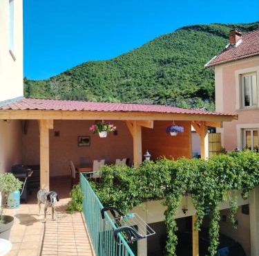 Gîte La Rose des Alpes 3 chambres, capacité 4 à 8 personnes, Cuisine, Terrasse, Parking et Garage