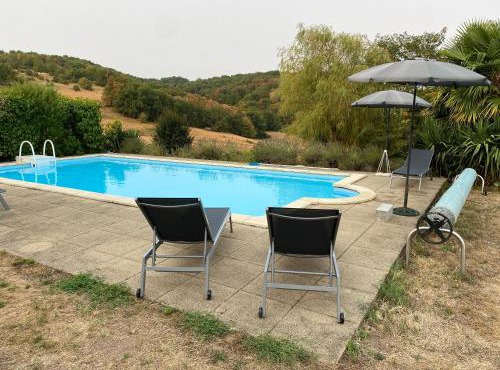 Gîte la Tanière classé 3 étoiles avec terrasse et piscine