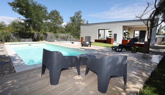 Gîte "La Via Verde" - Quiet, Private Heated Pool & Greenway Access