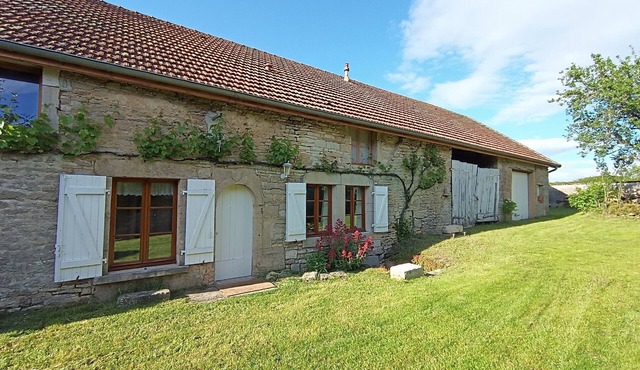 Gîte Le Belvédère du Lac between lakes and castles of the Dukes of Burgundy