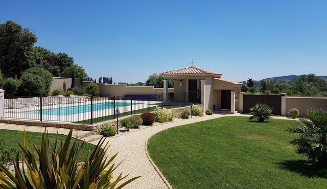 Gîte Le Castill classified 3*, air-conditioned, swimming pool, 1 bedroom near Pont du Gard, Uzès