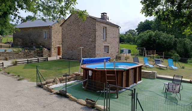 Gîte le cros de Céor – Country House with Heated Pool near Céor River