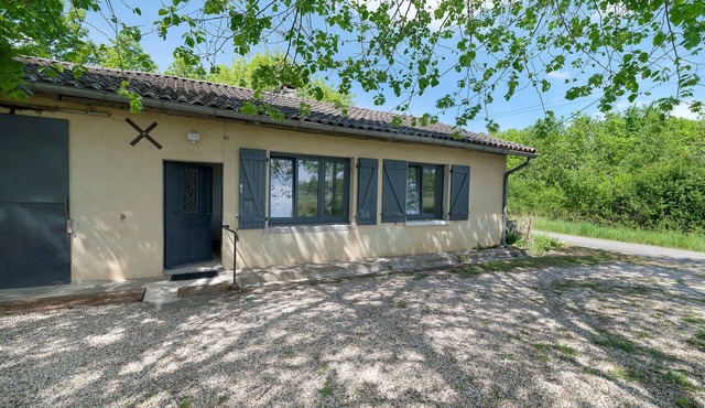 Gîte Les 3 Tilleuls: garden, Wi-Fi and air conditioning in La Ville Dieu du Temple