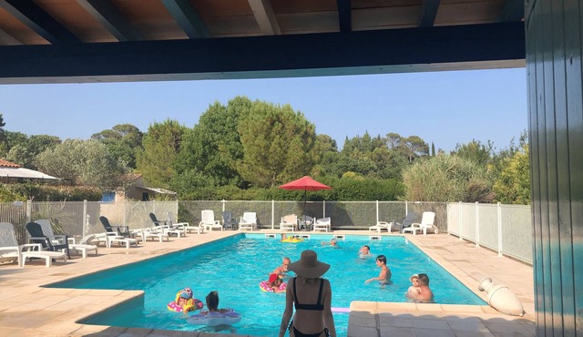 Gîte 'Le Frêne' at Heike and Didier's, shared pool, Wi-Fi, air conditioning