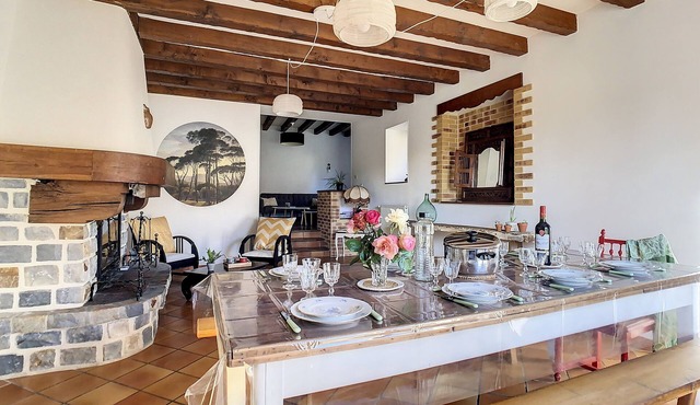 Gîte Le Karrdi (sleeps 10) ideal for families. Pets welcome!