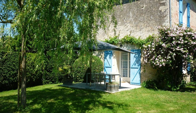 Gîte Le Logis de Faugerit In the Marais Poitevin, quiet, flowery, green site