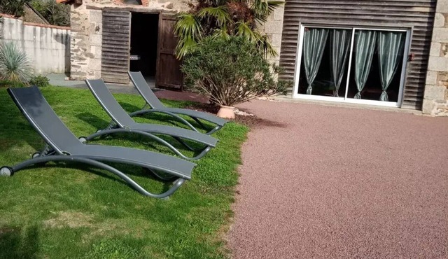 Gîte le Marillet converted barn with covered swimming pool for 9 people, Vendée.