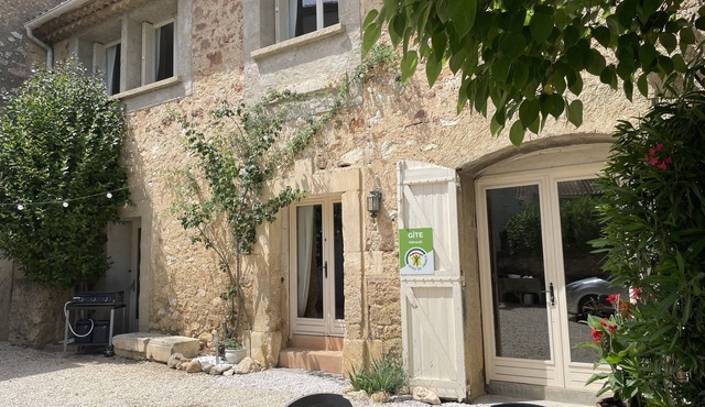 Gîte Le Millésime Dans un Charmant Village Typique du Sud