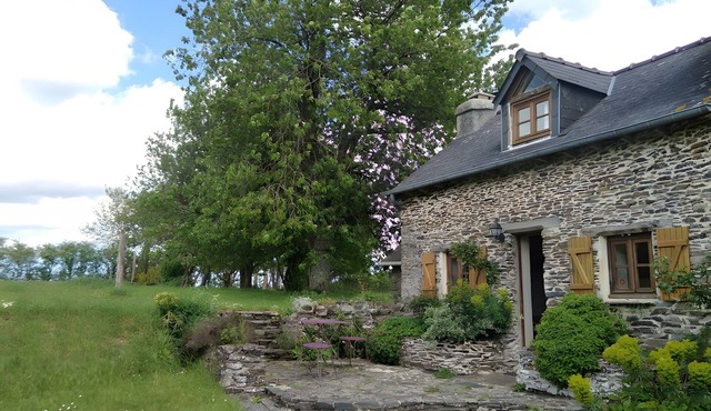 Gîte Le Petit Promenant: Private Terrace, Garden & Wi-Fi in La Bazoque