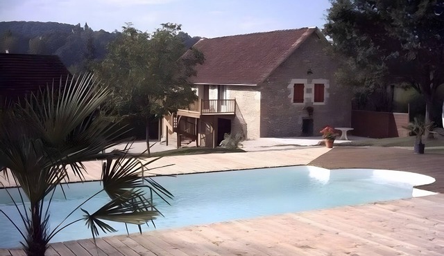 Gîte “Le Séchoir Numéro Deux” with Shared Pool, Wi-Fi, and Air Conditioning