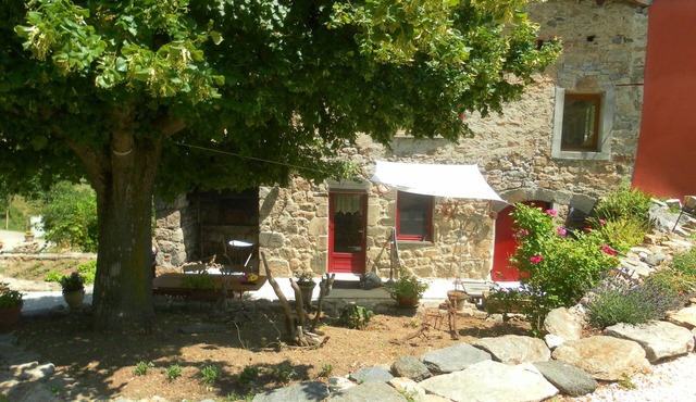 Gîte "Le Tilleul" in a renovated 17th century hamlet