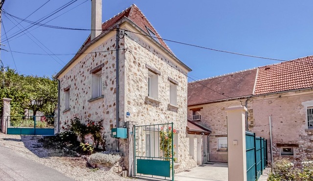 Gîte Leomie 4* - Maison en pierre au pied des vignes - Monthurel