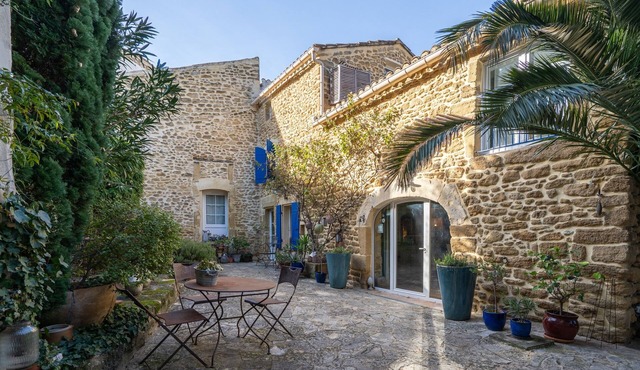 Gîte 'Les Aiguières en Provence' with Private Terrace, Private Garden and Wi-Fi
