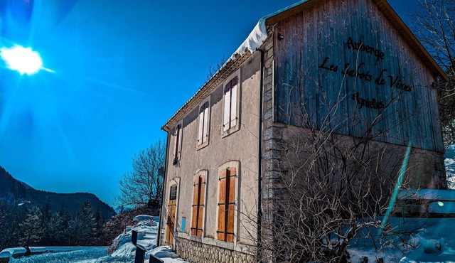 Gîte 'Les Sabots De Vénus': Mountain View, Private Terrace & Wi-Fi