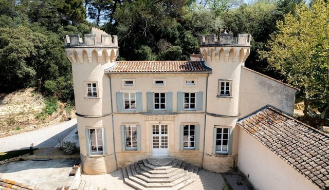 Gîte les Tours in Sarrians - Castle in Provence