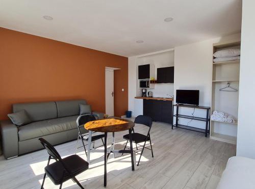 Gîte lumineux 2-4 pers. avec terrasse et restaurant sur place - FR-1-585-92