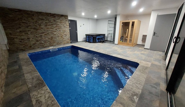 Gîte Luxueux Avec Piscine Chauffée, Jacuzzi et Sauna Rien que Pour Vous