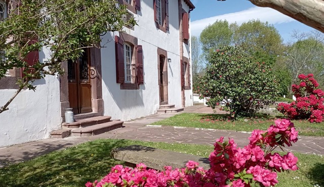 GÎTE MAISON YBARNEGARAY in St Jean Pied de Port - Optional Spa/Jacuzzi