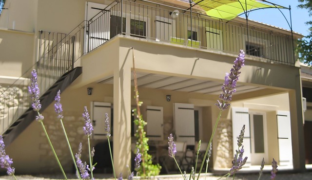 Gîte 'Mas La Mounine - Gîte du Haut' with Private Garden, Wi-Fi, and Air Conditioning