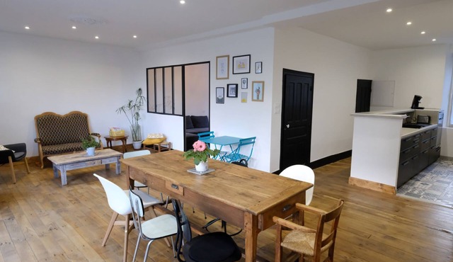 Gîte Meublé "La Maison d'à Côté" Avec Piscine sur Terrain de 2500m²