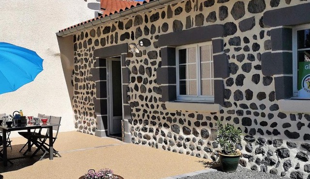 Gîte moderne à Arlempdes: spa, terrasse, grands espaces et visites culturelles - FR-1-582-107