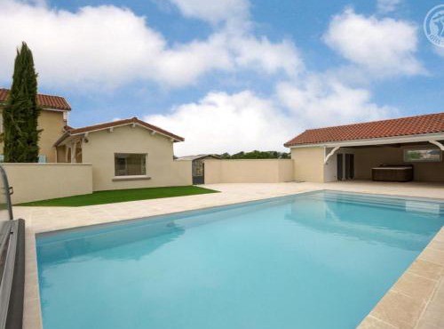 Gîte moderne avec piscine partagée et terrasse ombragée - FR-1-496-236