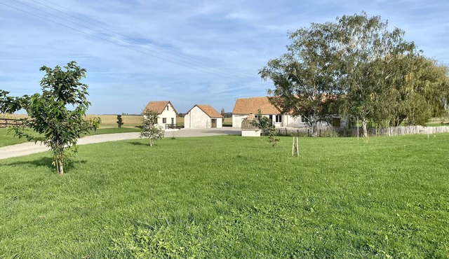 Gîte Moderne Pièce Bar,studio& Jacuzzi. 17couch -2 h Paris/6min Gare de Vivoin