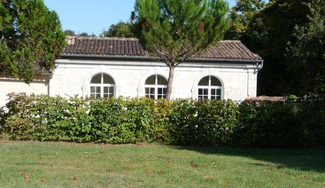 Gîte paisible avec jardins privatifs à Cognac, proche des sentiers de randonnée, animaux acceptés - FR-1-653-178