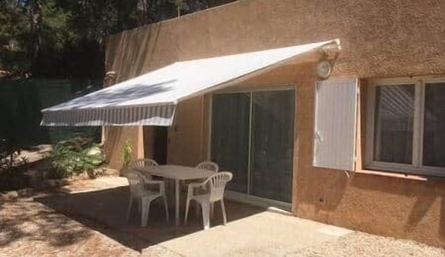 Gîte Pinède. Bas de Villa 2 Ch, Terrasse, Parking in Velaux
