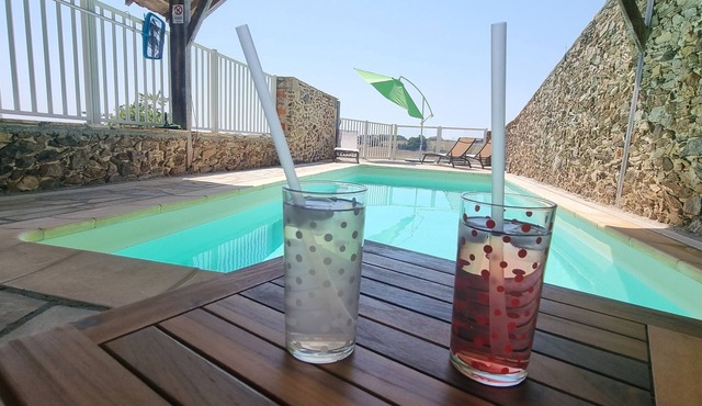 Gîte Piscine Cantal Lot. Charme/confort/loisirs. Corps Ferme Clos & Privatif