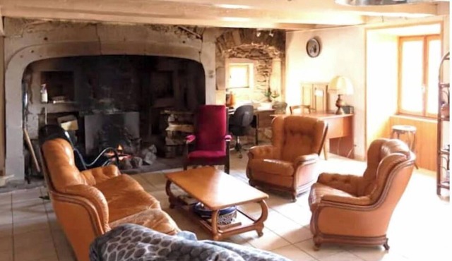 Gîte Pour 16 à 18 Personnes de 1823 Grande Cheminée Fonctionnelle