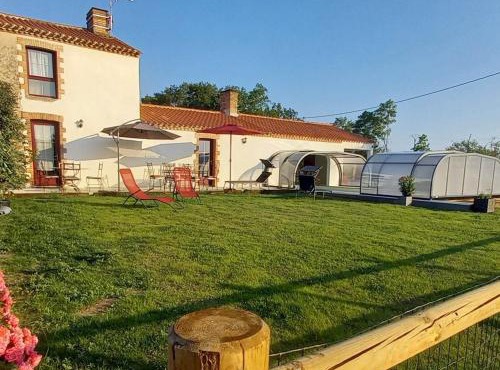 Gîte rénové avec piscine chauffée et jardin clos, à proximité des plages et de la campagne bio. - FR-1-426-531