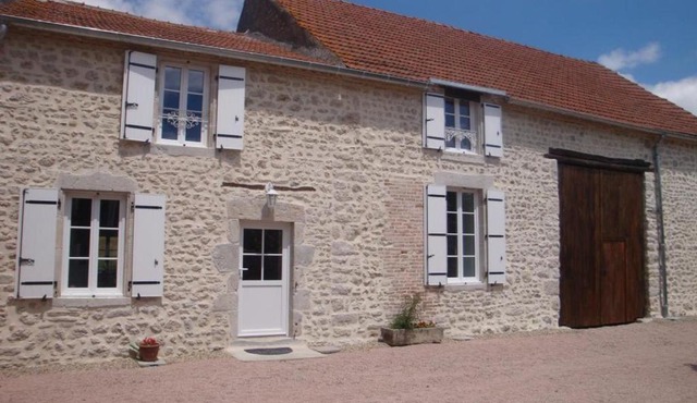 Gîte rénové, draps inclus, terrasse, salle de jeux, poêle, WiFi, animaux OK, parking, campagne calme - FR-1-489-410