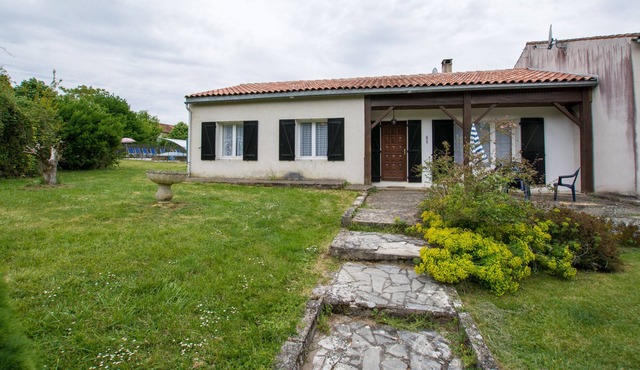 Gîte Rétaud, 6 people, swimming pool under cover