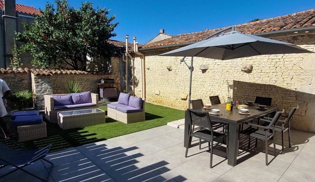 Gîte Rose Trémière and Cabane with Private Terrace, Shared Garden, and Pool by Kaz'Concept