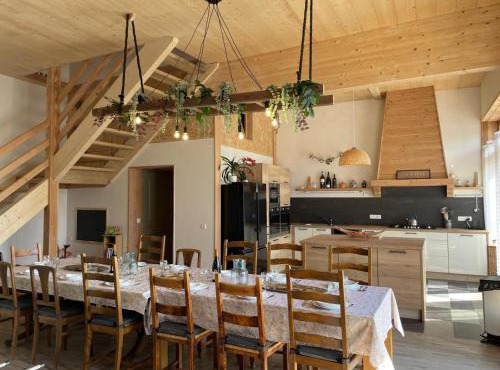 Gîte rustique avec piscine partagée et animaux admis, 15 pers - FR-1-489-465