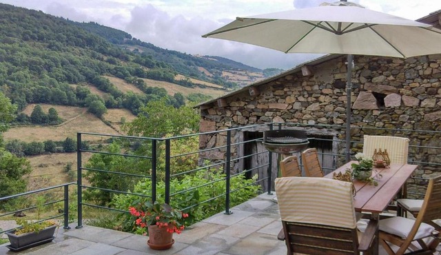 Gîte Saint-Romain-en-Jarez, 4 pièces, 6 personnes - FR-1-496-34