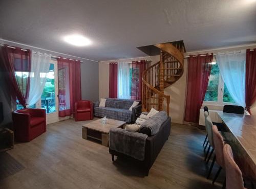 Gîte spacieux avec salle de jeux, tennis et cheminée, idéal pour familles et amis jusqu'à 15 pers. - FR-1-410-223