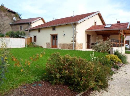 Gîte spacieux avec terrasse, confort moderne dans un cadre verdoyant et propice aux balades. - FR-1-589-79