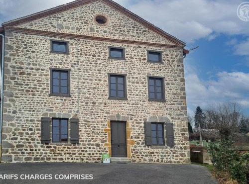 Gîte Spacieux avec Jacuzzi et Animaux Acceptés, Jusqu'à 12 Pers - FR-1-496-341