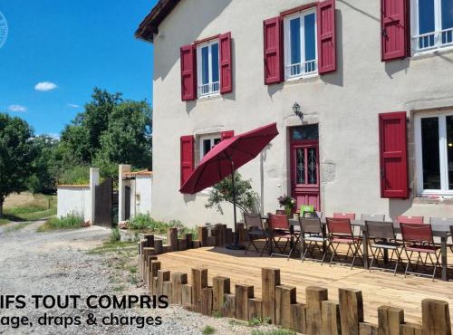 Gîte spacieux avec piscine et animaux acceptés pour 15 personnes - FR-1-496-265