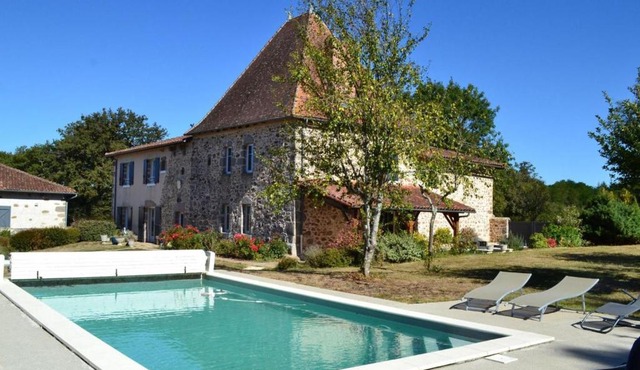 Gîte spacieux avec piscine privée et jardin, idéal pour familles avec animaux - FR-1-653-67