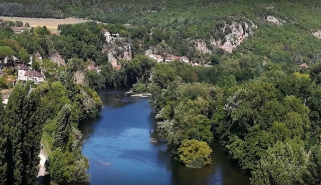 Gîte St Cirq Lapopie, breathtaking view, swimming pool.