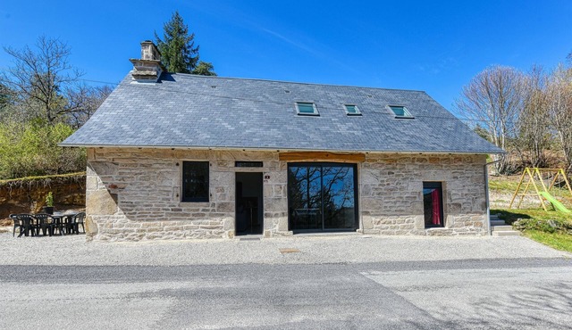 Gîte Theillac - Maison au calme avec beau jardin