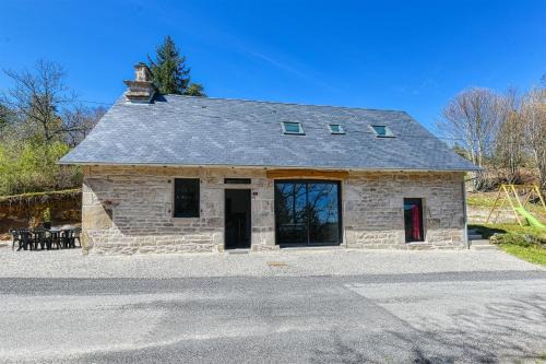 Gîte Theillac - Maison au calme avec beau jardin