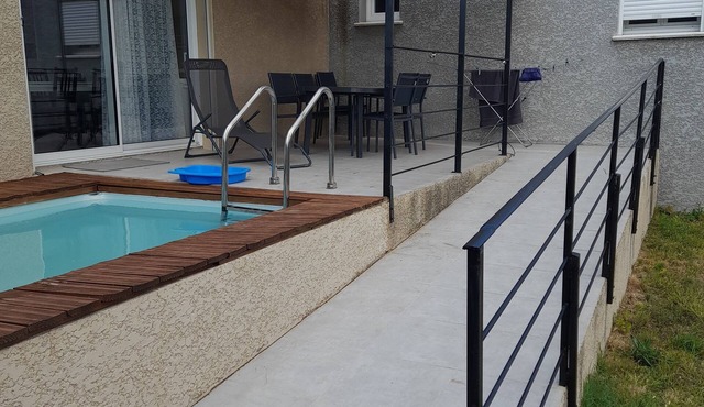 Gîte Thym Dans Campagne Gardoise 5 à 6 Couchages Avec Terrasse+jardinet Clôturé